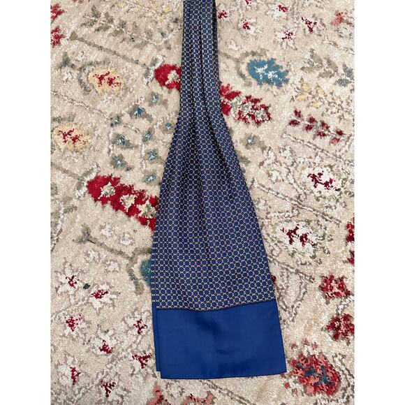 Vintage Hermes Men's Navy Blue 100% Silk Ascot Tie all over pattern scarf Paris - Picture 1 of 5